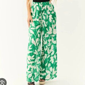 Women's Wide Leg Jade Leaf Print Satin Pants, Small